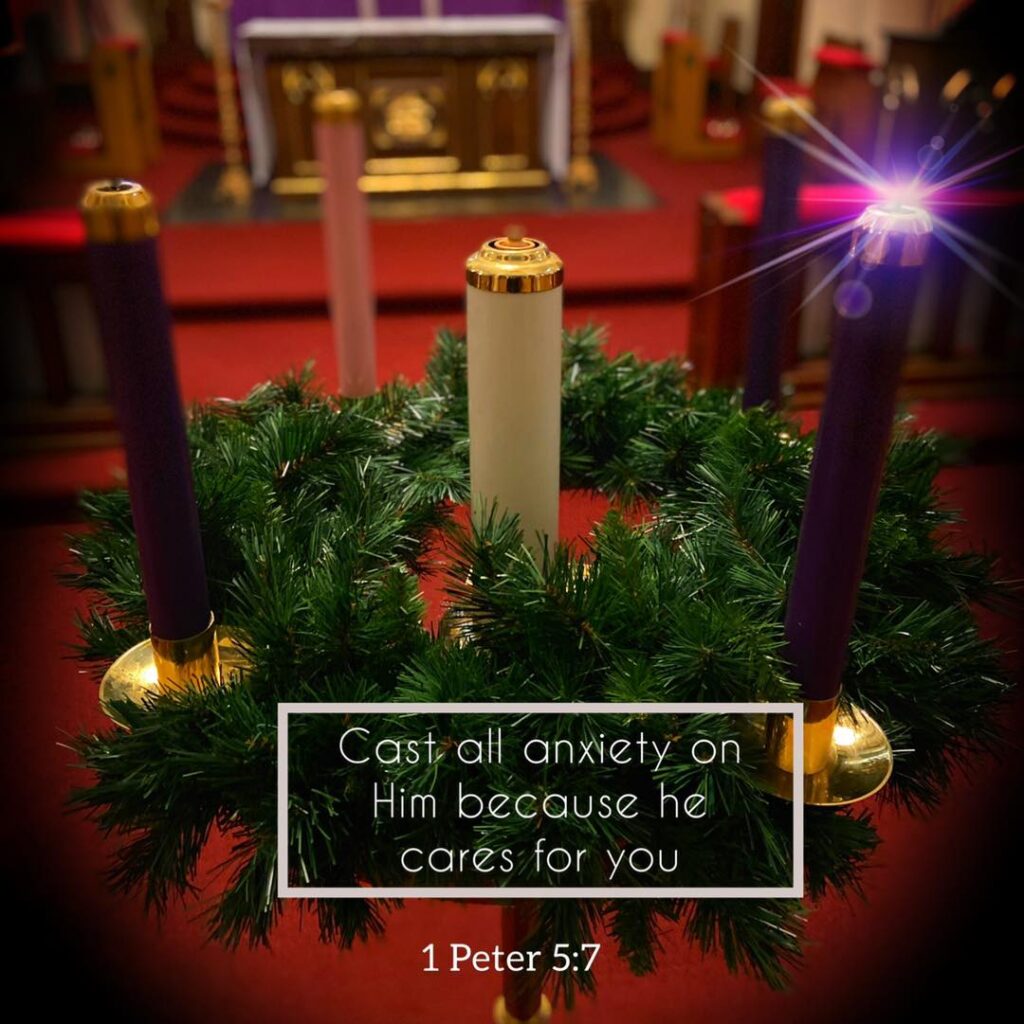 Picture of Advent wreath with candle lit